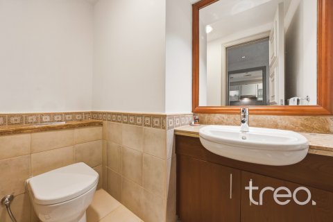 Apartment in Palm Jumeirah, Dubai, UAE 2 bedrooms, 166.67 sq.m. № 733215 - photo 16