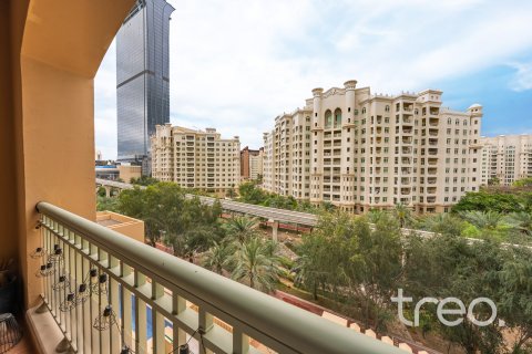 Apartment in Palm Jumeirah, Dubai, UAE 2 bedrooms, 166.67 sq.m. № 733215 - photo 1