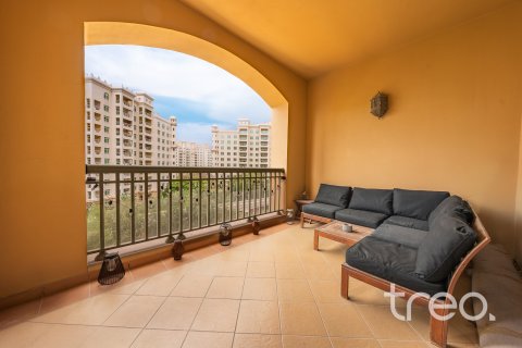Apartment in Palm Jumeirah, Dubai, UAE 2 bedrooms, 166.67 sq.m. № 733215 - photo 17