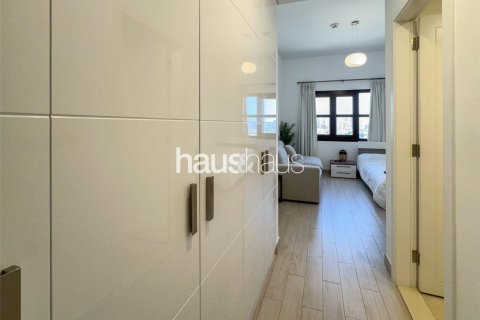 Apartmen di Jumeirah Golf Estates, Dubai, UAE 2 bilik tidur, 127 meter persegi № 625355 - foto 11