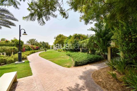 Villa in Motor City, Dubai, UAE 4 bedrooms, 399 sq.m. № 625356 - photo 2