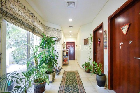 Villa in Motor City, Dubai, UAE 4 bedrooms, 399 sq.m. № 625356 - photo 11