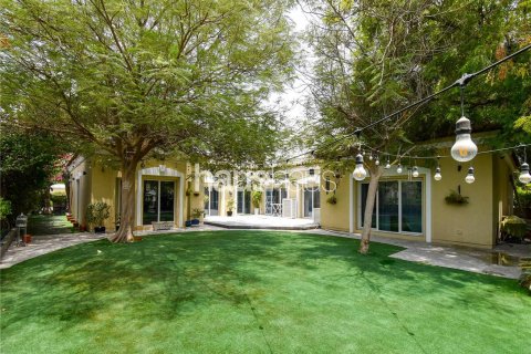 Villa in Motor City, Dubai, UAE 4 bedrooms, 399 sq.m. № 625356 - photo 1