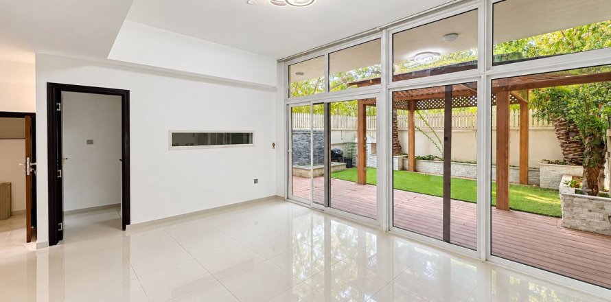 Townhouse sa Dubai, UAE 4 silid-tulugan, 159.6 sq.m. № 760557