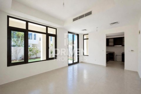 Вилла в Рим, Дубай, ОАЭ 3 спальни, 260.13м2 № 765614