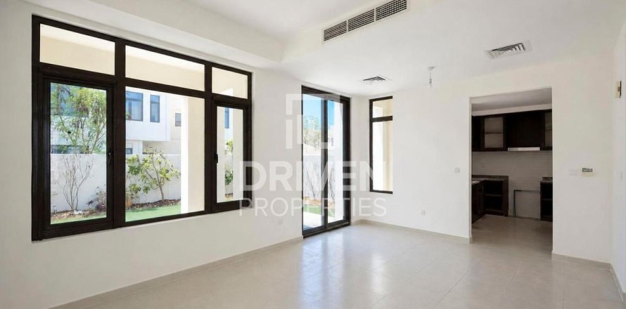 Villa in Reem, Dubai, VAE: 3 Schlafzimmer, 260.13 m2 Nr. 765614