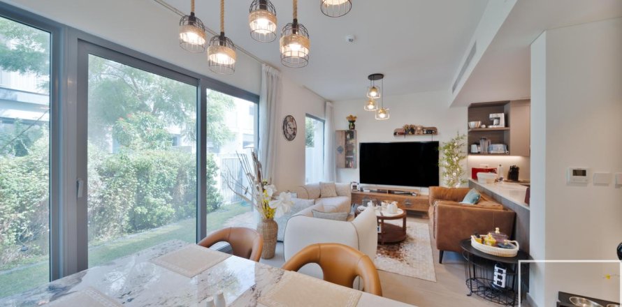 Shtëpi në qytet në Tilal Al Ghaf, Dubai, Emiratet e Bashkuara Arabe 4 dhoma gjumi, 202 m2. № 681101