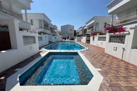 Huvila Umm Suqeim, Dubai, Arabiemiraatit 4 makuuhuonetta, 371.6 m2 № 662074 - kuva 23