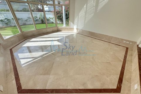 Huvila Umm Suqeim, Dubai, Arabiemiraatit 4 makuuhuonetta, 371.6 m2 № 662074 - kuva 5