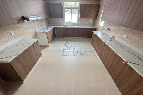 Huvila Umm Suqeim, Dubai, Arabiemiraatit 4 makuuhuonetta, 371.6 m2 № 662074 - kuva 9