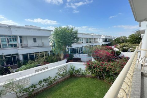 Huvila Umm Suqeim, Dubai, Arabiemiraatit 4 makuuhuonetta, 371.6 m2 № 662074 - kuva 3