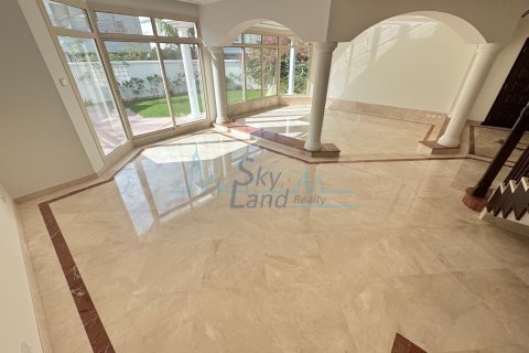 Huvila Umm Suqeim, Dubai, Arabiemiraatit 4 makuuhuonetta, 371.6 m2 № 662074 - kuva 6