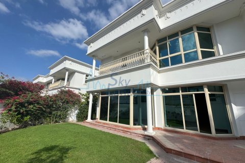 Huvila Umm Suqeim, Dubai, Arabiemiraatit 4 makuuhuonetta, 371.6 m2 № 662074 - kuva 1