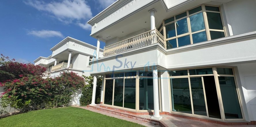 Huvila Umm Suqeim, Dubai, Arabiemiraatit 4 makuuhuonetta, 371.6 m2 № 662074