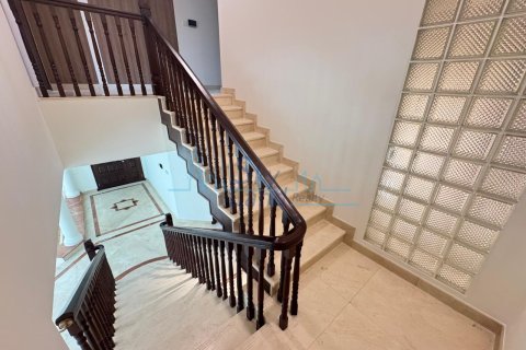 Huvila Umm Suqeim, Dubai, Arabiemiraatit 4 makuuhuonetta, 371.6 m2 № 662074 - kuva 28