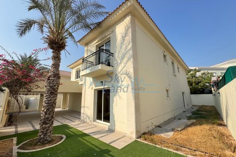 Üürile anda villa asukohaga Jumeirah, Dubai, AÜE: 5 magamistoaga, 418.1 m² Nr 662073 - pilt 1