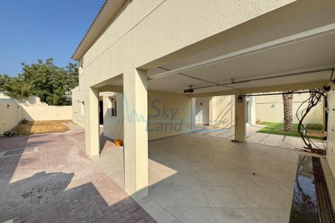 Üürile anda villa asukohaga Jumeirah, Dubai, AÜE: 5 magamistoaga, 418.1 m² Nr 662073 - pilt 4
