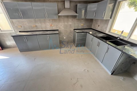 Üürile anda villa asukohaga Jumeirah, Dubai, AÜE: 5 magamistoaga, 418.1 m² Nr 662073 - pilt 12