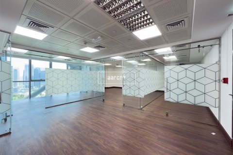 Office in Jumeirah Lake Towers, Dubai, UAE 102.8 sq.m. № 633261 - photo 2
