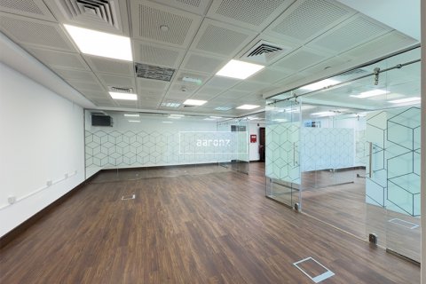 Office in Jumeirah Lake Towers, Dubai, UAE 102.8 sq.m. № 633261 - photo 8