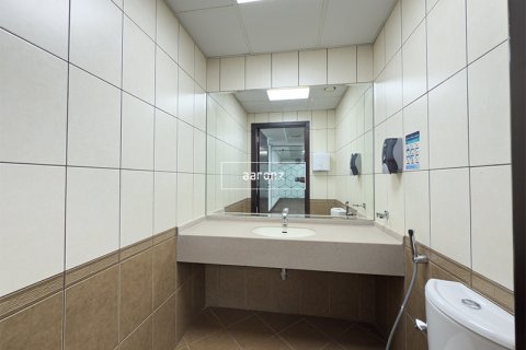 Office in Jumeirah Lake Towers, Dubai, UAE 102.8 sq.m. № 633261 - photo 12