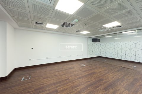 Office in Jumeirah Lake Towers, Dubai, UAE 102.8 sq.m. № 633261 - photo 7