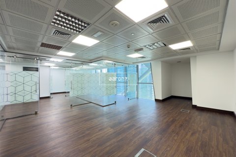 Office in Jumeirah Lake Towers, Dubai, UAE 102.8 sq.m. № 633261 - photo 1