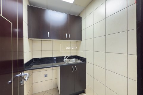 Office in Jumeirah Lake Towers, Dubai, UAE 102.8 sq.m. № 633261 - photo 11
