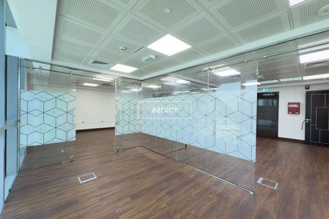 Office in Jumeirah Lake Towers, Dubai, UAE 102.8 sq.m. № 633261 - photo 3