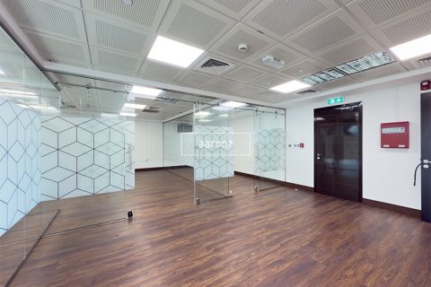 Office in Jumeirah Lake Towers, Dubai, UAE 102.8 sq.m. № 633261 - photo 9