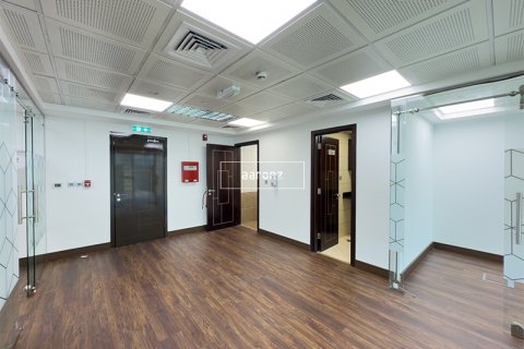 Office in Jumeirah Lake Towers, Dubai, UAE 102.8 sq.m. № 633261 - photo 10