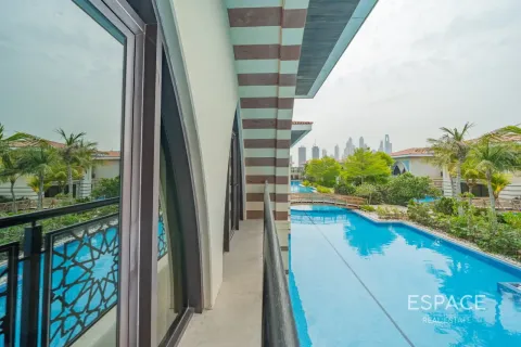 Huvila Palm Jumeirah, Dubai, Arabiemiraatit 4 makuuhuonetta, 369 m2 № 738340
