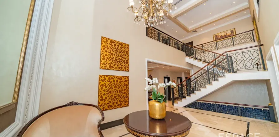 Villa a Palm Jumeirah, Dubai, EAU 5 camere da letto, 413 mq. № 738339