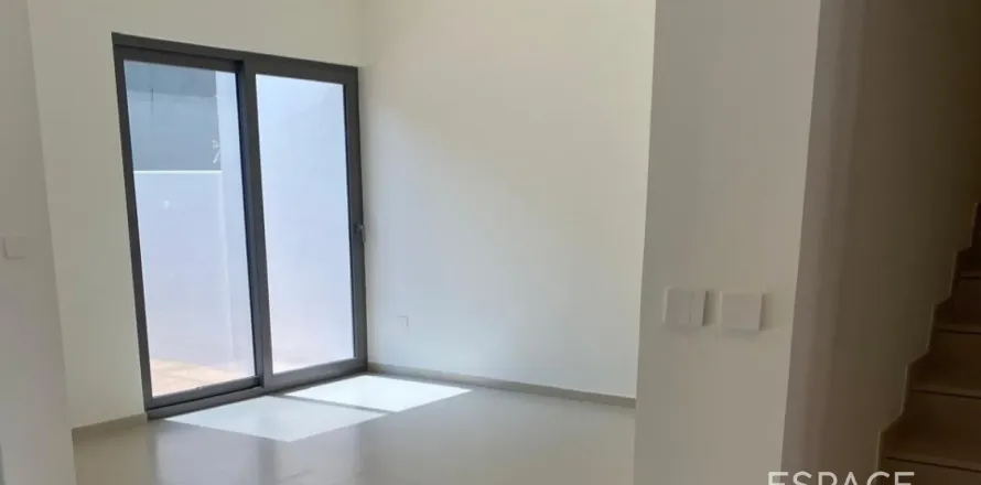 וילה ב Tilal Al Ghaf, Dubai, איחוד האמירויות 3 חדרי שינה, 200 מ"ר מספר 650273