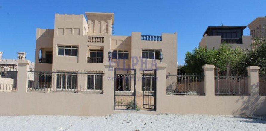Вілла в Al Hamra Village, Рас-эль-Хайма, ОАЕ 5 спалень, 1300.6м2 № 650485