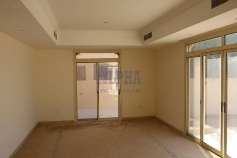 Зняти в оренду віллу в Al Hamra Village, Рас-эль-Хайма, ОАЕ 5 спалень, 1300.6м2, № 650485 - фото 2