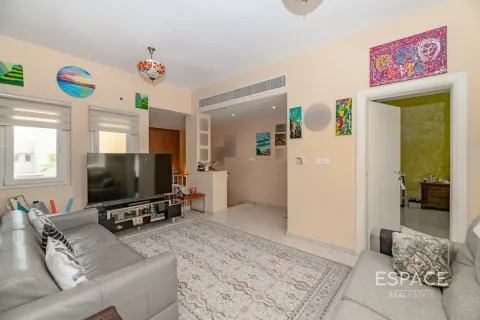 Villa para arrendamento em Meadows, Dubai, EAU 4 quartos, 563 m2 № 650275 - foto 9