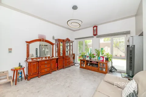 Villa para arrendamento em Meadows, Dubai, EAU 4 quartos, 563 m2 № 650275 - foto 2