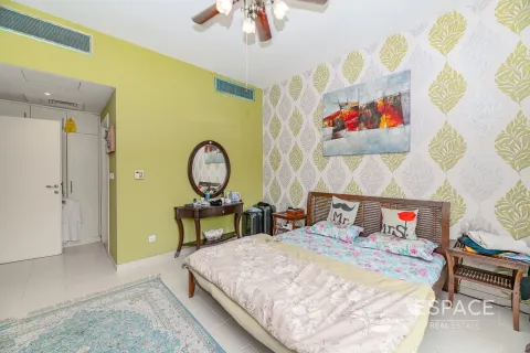 Villa para arrendamento em Meadows, Dubai, EAU 4 quartos, 563 m2 № 650275 - foto 7