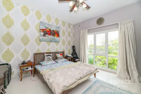 Villa para arrendamento em Meadows, Dubai, EAU 4 quartos, 563 m2 № 650275 - foto 6