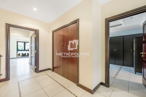 Palm Jumeirah, Dubai, संयुक्त अरब अमीरात में विला, 4 बेडरूम, 470 वर्ग मीटर, संख्या 663768 - फ़ोटो 24