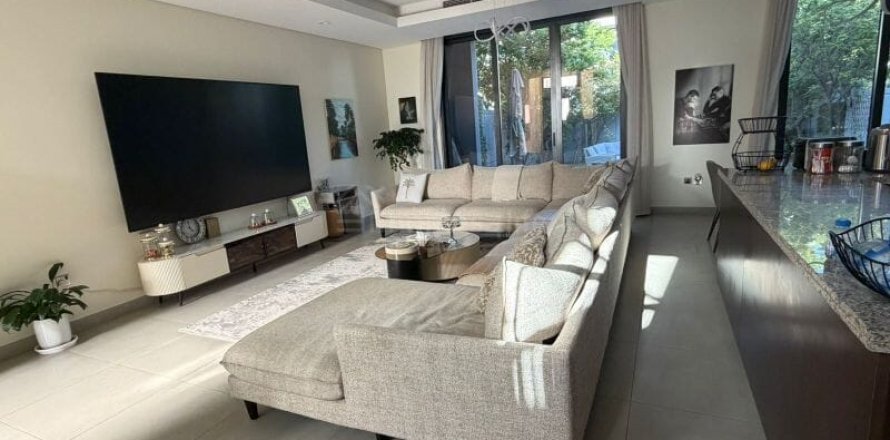 Városi lakóépület itt: Motor City, Dubai, EAE, 3 hálószoba, 239 m², azonosító: 718597