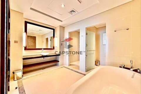 Apartment in The Marina, Abu Dhabi, UAE 3 bedrooms, 222 sq.m. № 604597 - photo 11