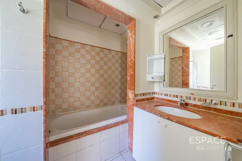 Townhouse til salg i Dubai Sports City, Dubai, UAE 4 soveværelser, 311 kvm № 649463 - foto 5