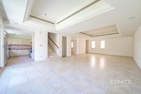 Townhouse til salg i Dubai Sports City, Dubai, UAE 4 soveværelser, 311 kvm № 649463 - foto 1