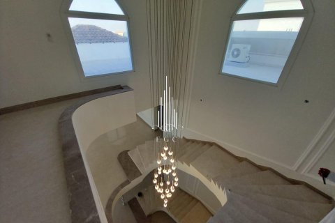 Vila v Al Shawamekh, Abu Dhabi, SAE 6 ložnice, 706.1 m² Č.: 549017 - fotografie 11