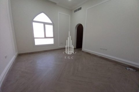 Vila v Al Shawamekh, Abu Dhabi, SAE 6 ložnice, 706.1 m² Č.: 549017 - fotografie 7