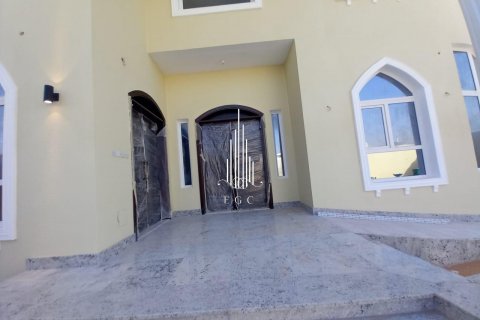 Vila v Al Shawamekh, Abu Dhabi, SAE 6 ložnice, 706.1 m² Č.: 549017 - fotografie 2