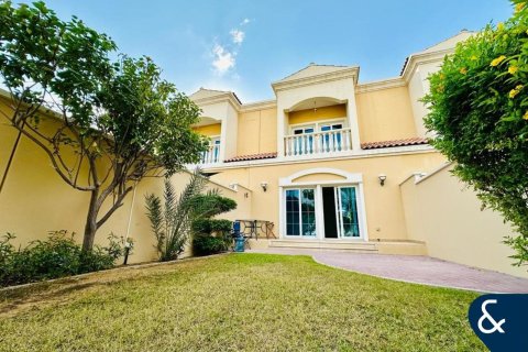 Townhouse de vânzare în Jumeirah Village Circle, Dubai, EAU 2 dormitoare, 180 mp. №667271 - poză 1