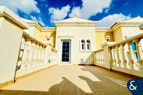 Townhouse de vânzare în Jumeirah Village Circle, Dubai, EAU 2 dormitoare, 180 mp. №667271 - poză 2